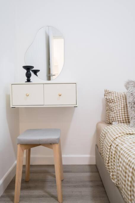 The Natural Nook Cubic Botanical Massage Chair *