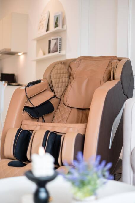 Pangsapuri The Natural Nook Cubic Botanical Massage Chair Kuala Lumpur