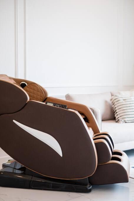 The Natural Nook Cubic Botanical Massage Chair