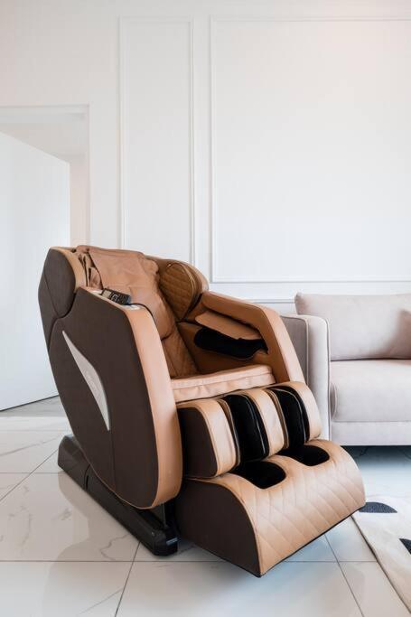 The Natural Nook Cubic Botanical Massage Chair *